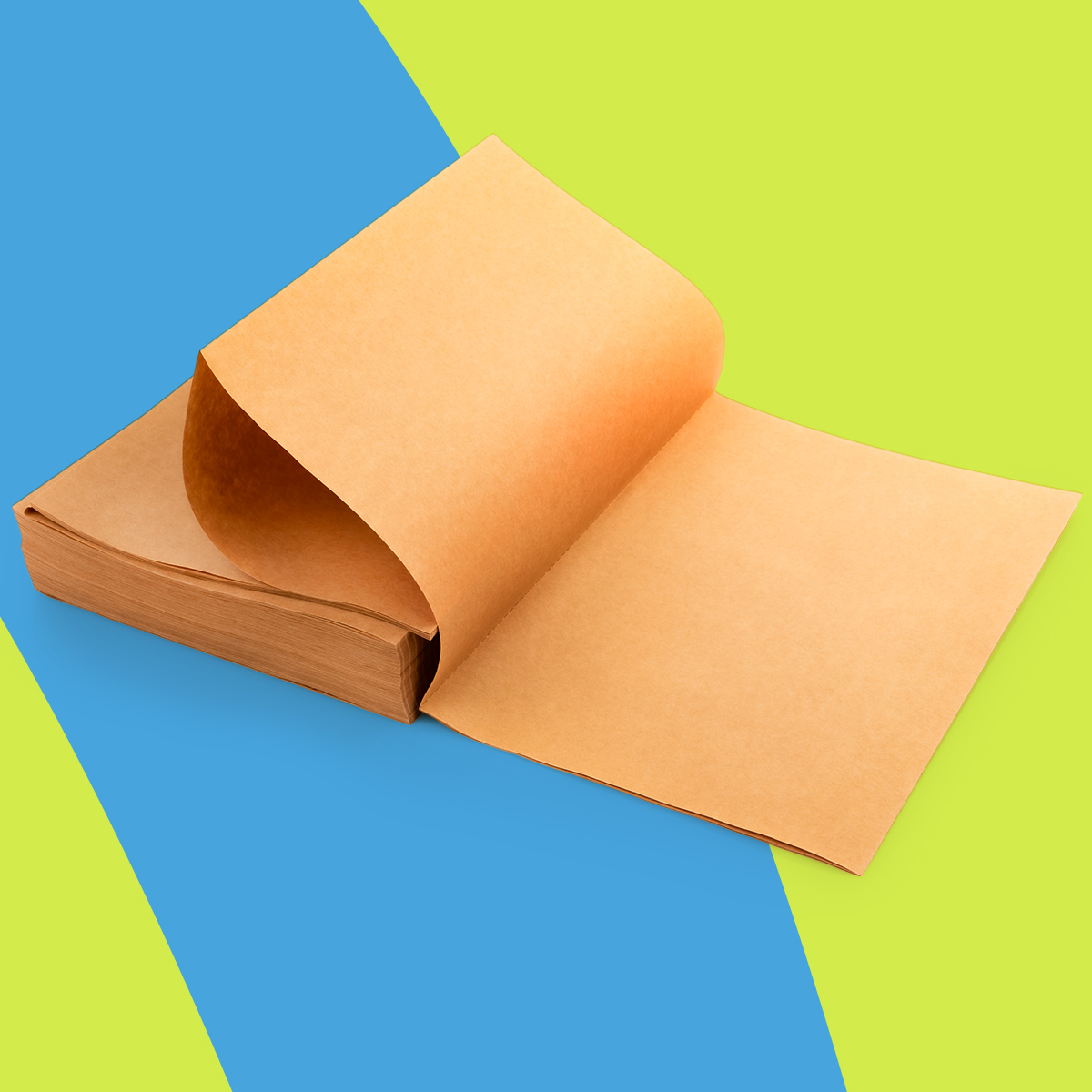 papier kraftowy, papier pakowy, papier z rolki, gładki papier kraft, gramatura 80g, papier do maszyn zgniatających, papier do produkcji papieru bąbelkowego, wymiary 30cm x 300m, ekologiczny materiał do pakowania, biodegradowalny papier, papier do pakowania, profesjonalne opakowania, oszczędność miejsca, wytrzymały papier pakowy