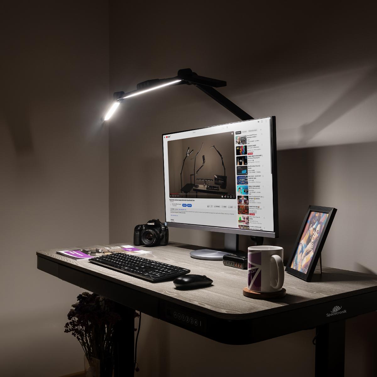 Biurkowa Lampa LED Spacetronik, Lampa Kreślarska LED, Oświetlenie LED bezcieniowe, Lampa biurkowa z regulacją jasności, Ergonomiczna lampa do pracy, Profesjonalne oświetlenie biurkowe, Lampa Spacetronik Glow d1, Oświetlenie do biura i domu, Ochrona wzroku lampa biurkowa, Inwestycja w zdrowe oświetlenie, Nowoczesna lampa biurkowa LED, Spacetronik, oświetlenie kreślarskie, Lampa z regulowaną temperaturą barwową, Stylowa lampa biurkowa czarna