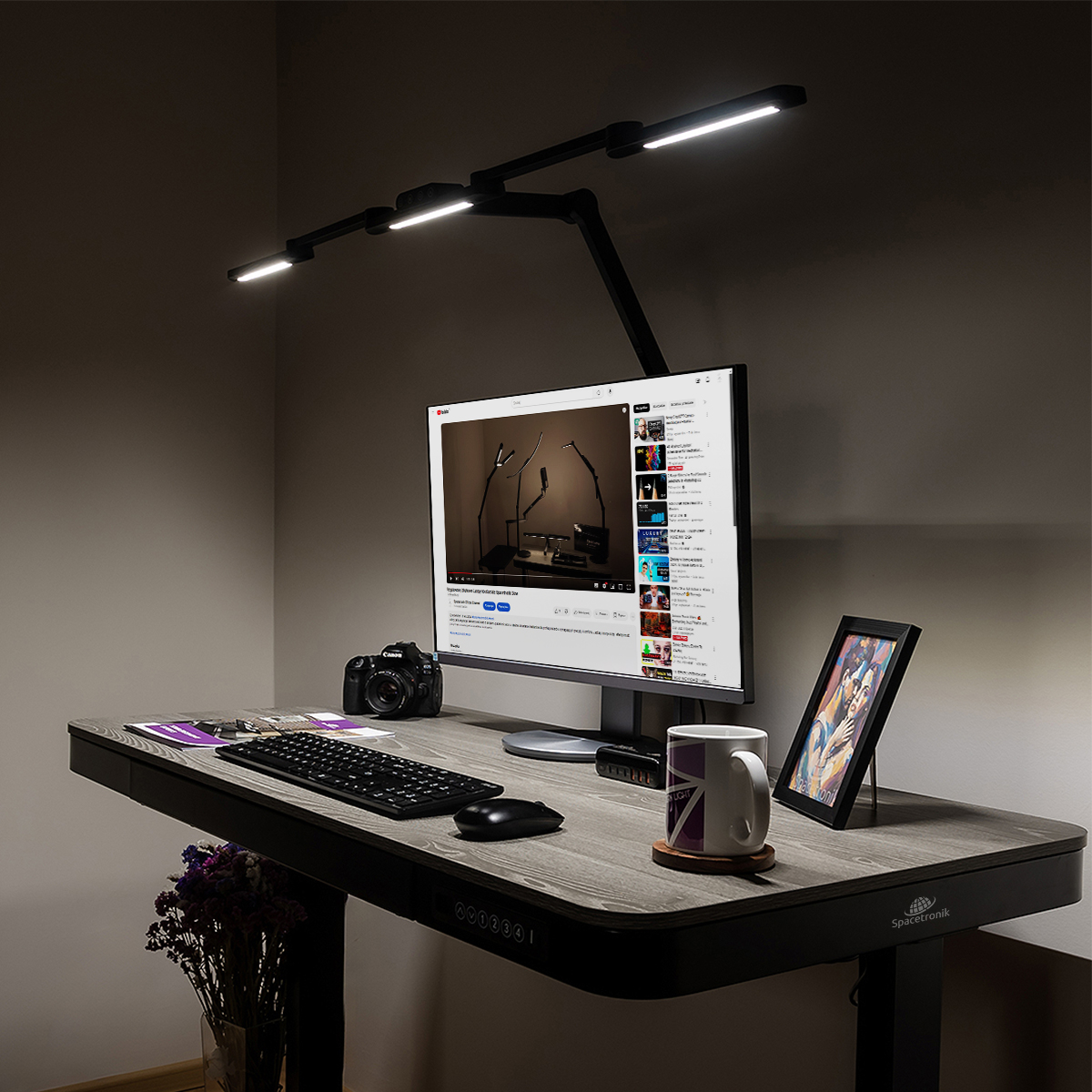 Biurkowa Lampa LED Spacetronik, Lampa Kreślarska LED, Oświetlenie LED bezcieniowe, Lampa biurkowa z regulacją jasności, Ergonomiczna lampa do pracy, Profesjonalne oświetlenie biurkowe, Lampa Spacetronik Glow D2, Oświetlenie do biura i domu, Ochrona wzroku lampa biurkowa, Inwestycja w zdrowe oświetlenie, Nowoczesna lampa biurkowa LED, Spacetronik, oświetlenie kreślarskie, Lampa z regulowaną temperaturą barwową, Stylowa lampa biurkowa czarna