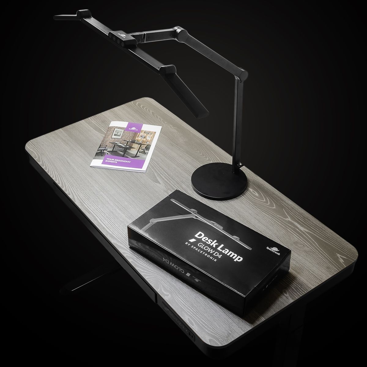 Biurkowa Lampa LED Spacetronik, Lampa Kreślarska LED, Oświetlenie LED bezcieniowe, Lampa biurkowa z regulacją jasności, Ergonomiczna lampa do pracy, Profesjonalne oświetlenie biurkowe, Lampa Spacetronik Glow d4, Oświetlenie do biura i domu, Ochrona wzroku lampa biurkowa, Inwestycja w zdrowe oświetlenie, Nowoczesna lampa biurkowa LED, Spacetronik, oświetlenie kreślarskie, Lampa z regulowaną temperaturą barwową, Stylowa lampa biurkowa czarna